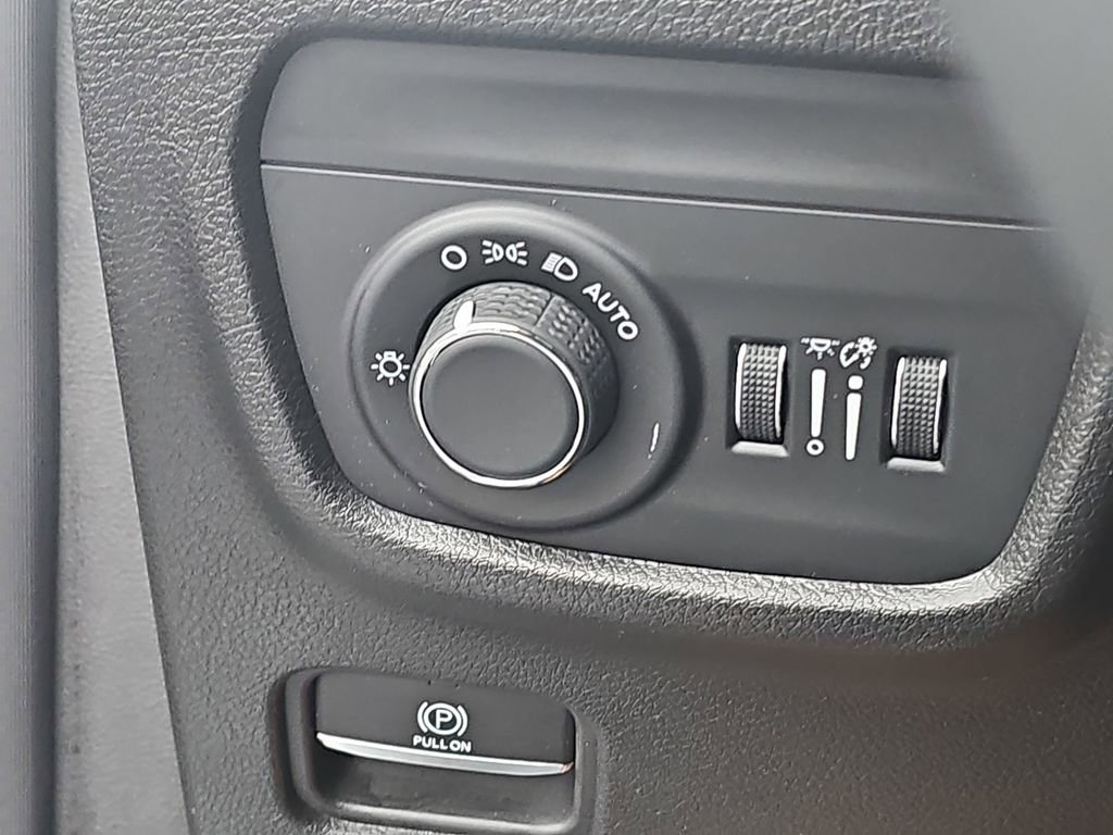 Used 2023 Jeep Grand Cherokee Altitude image 26