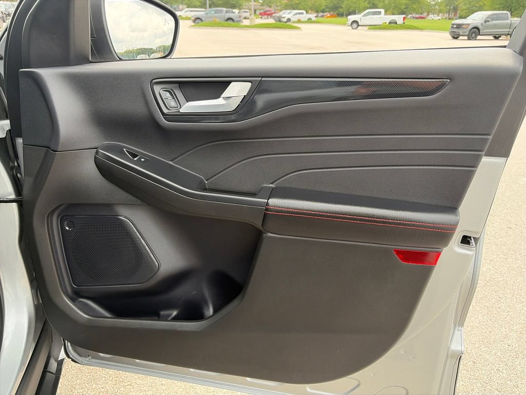 Used 2024 Ford Escape ST-Line w/ Tech Pack #1 AWD/4WD image 9