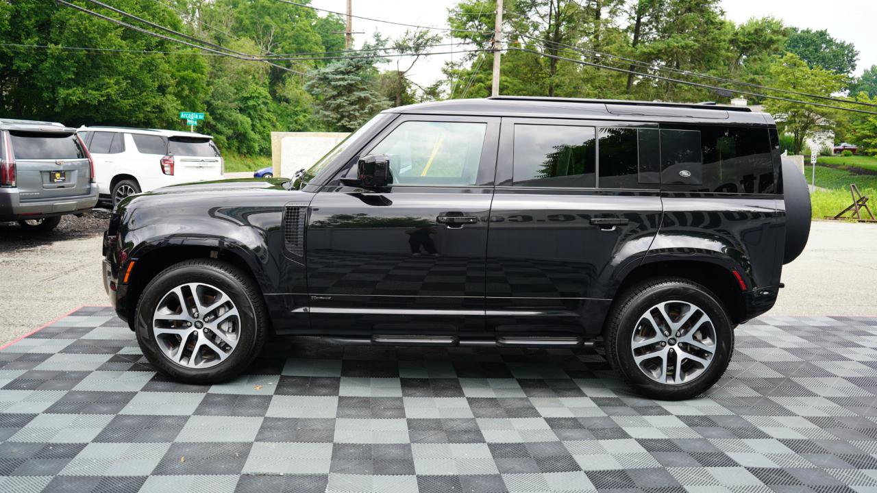 Used 2021 Land Rover Defender 110 X-Dynamic SE AWD/4WD image 22