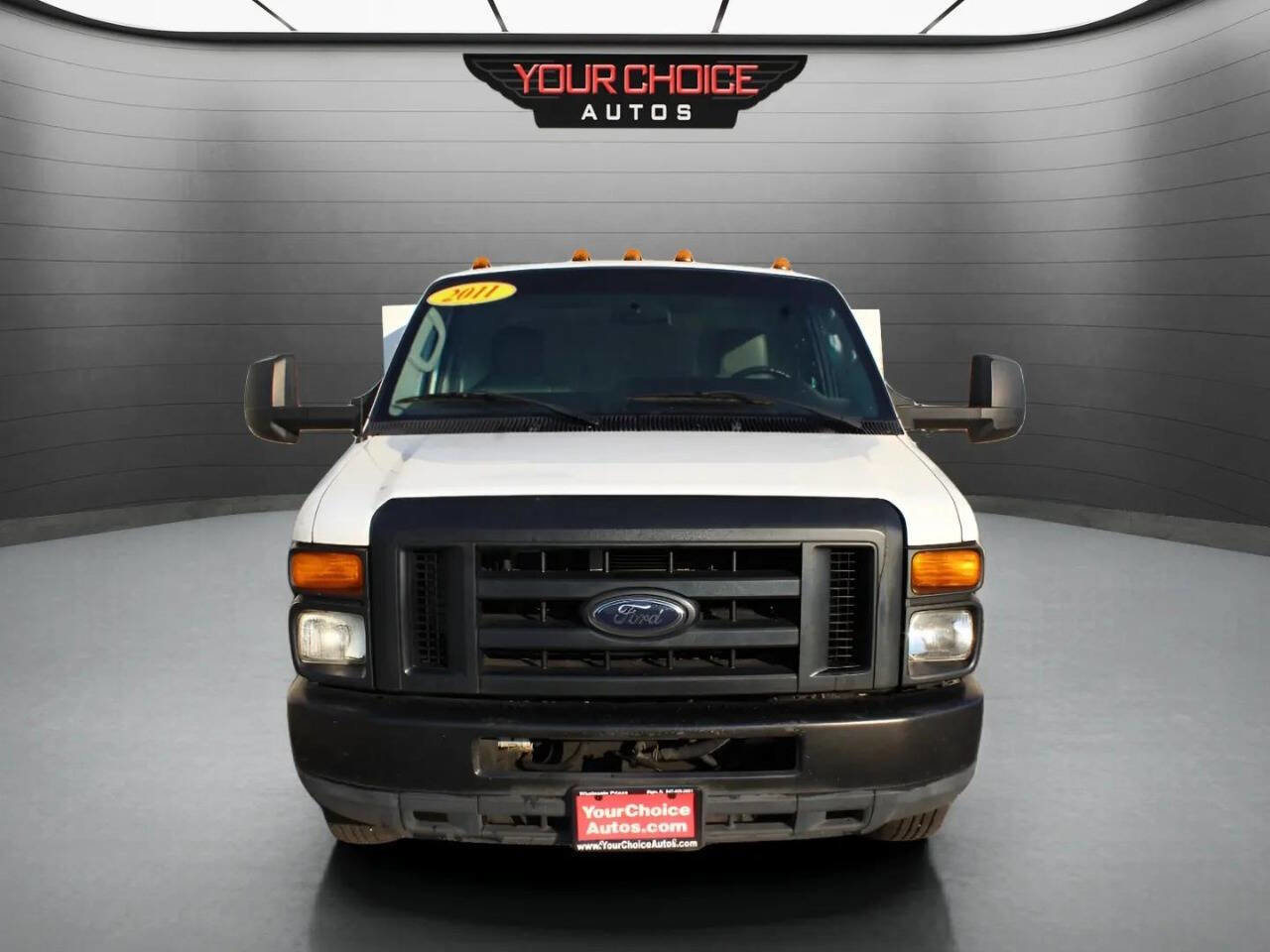 Used 2011 Ford E-450 and Econoline 450 Super Duty image 2