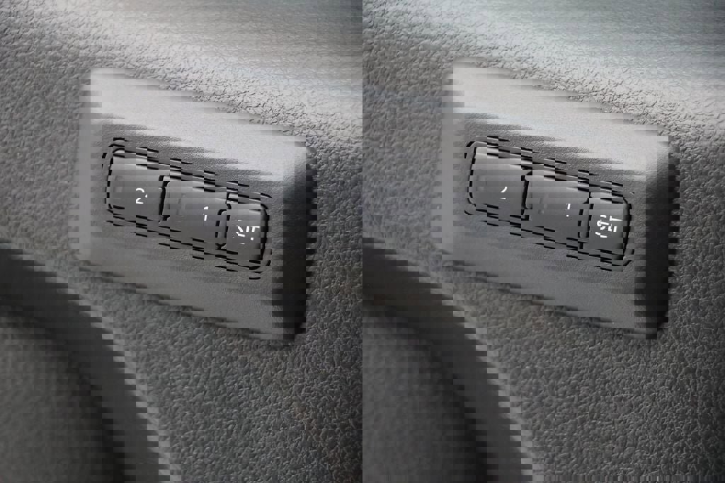 Used 2023 Nissan Titan PRO-4X w/ Pro-4x Convenience Package image 39