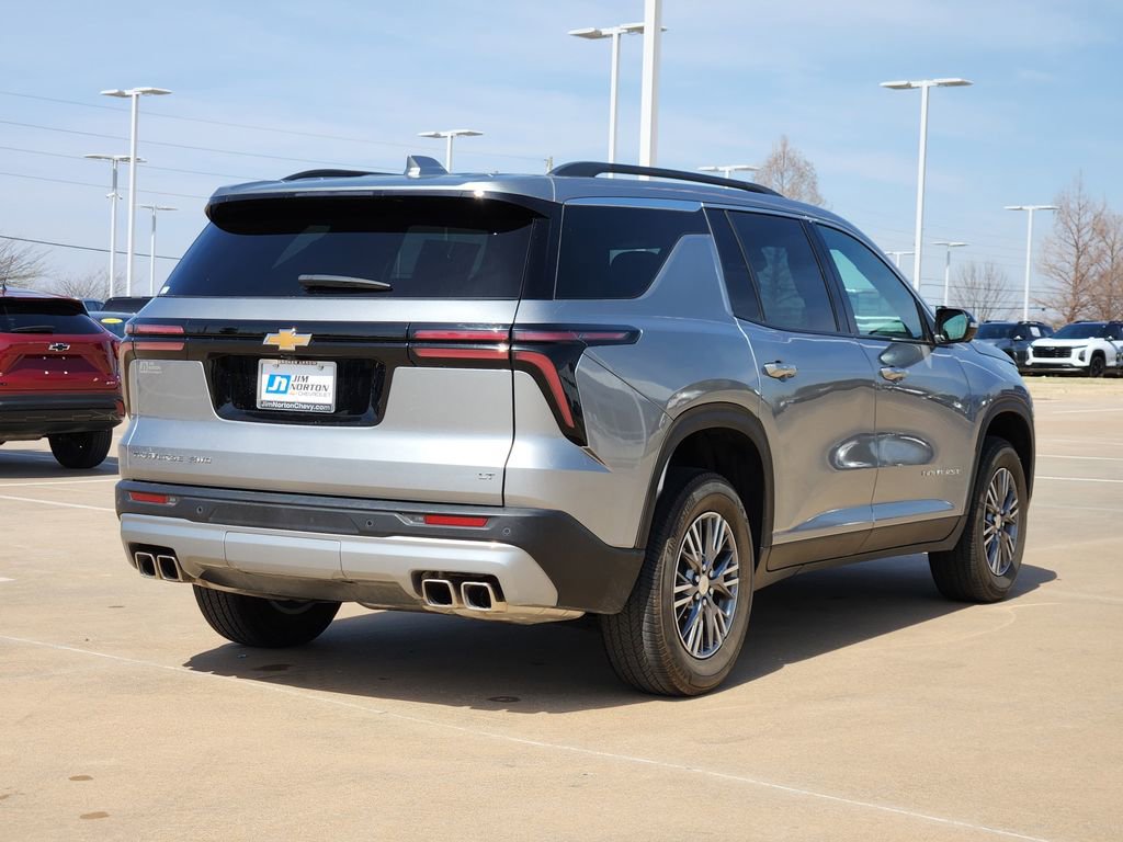 Used 2024 Chevrolet Traverse LT image 9