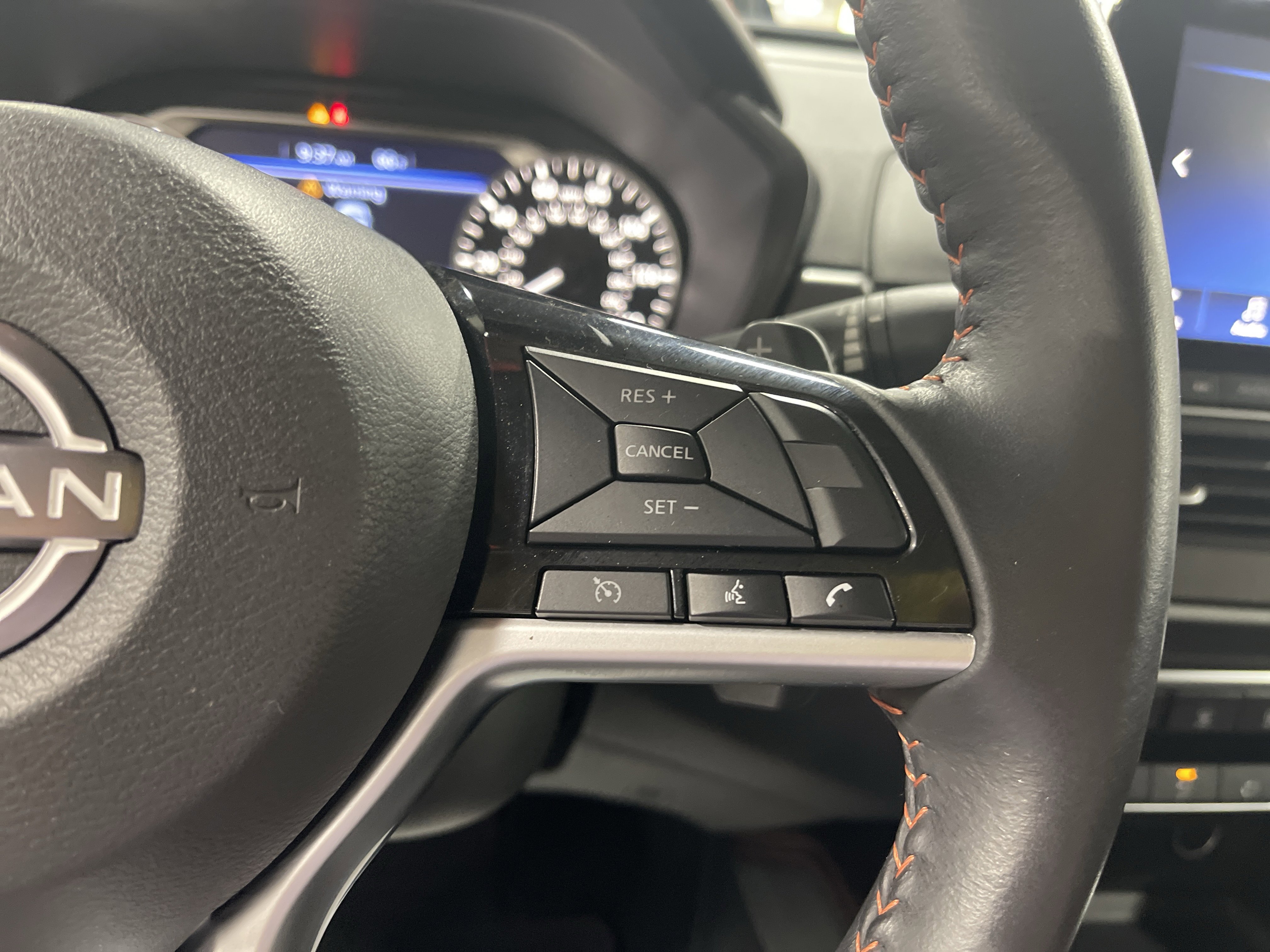 Used 2025 Nissan Altima 2.5 SR image 18