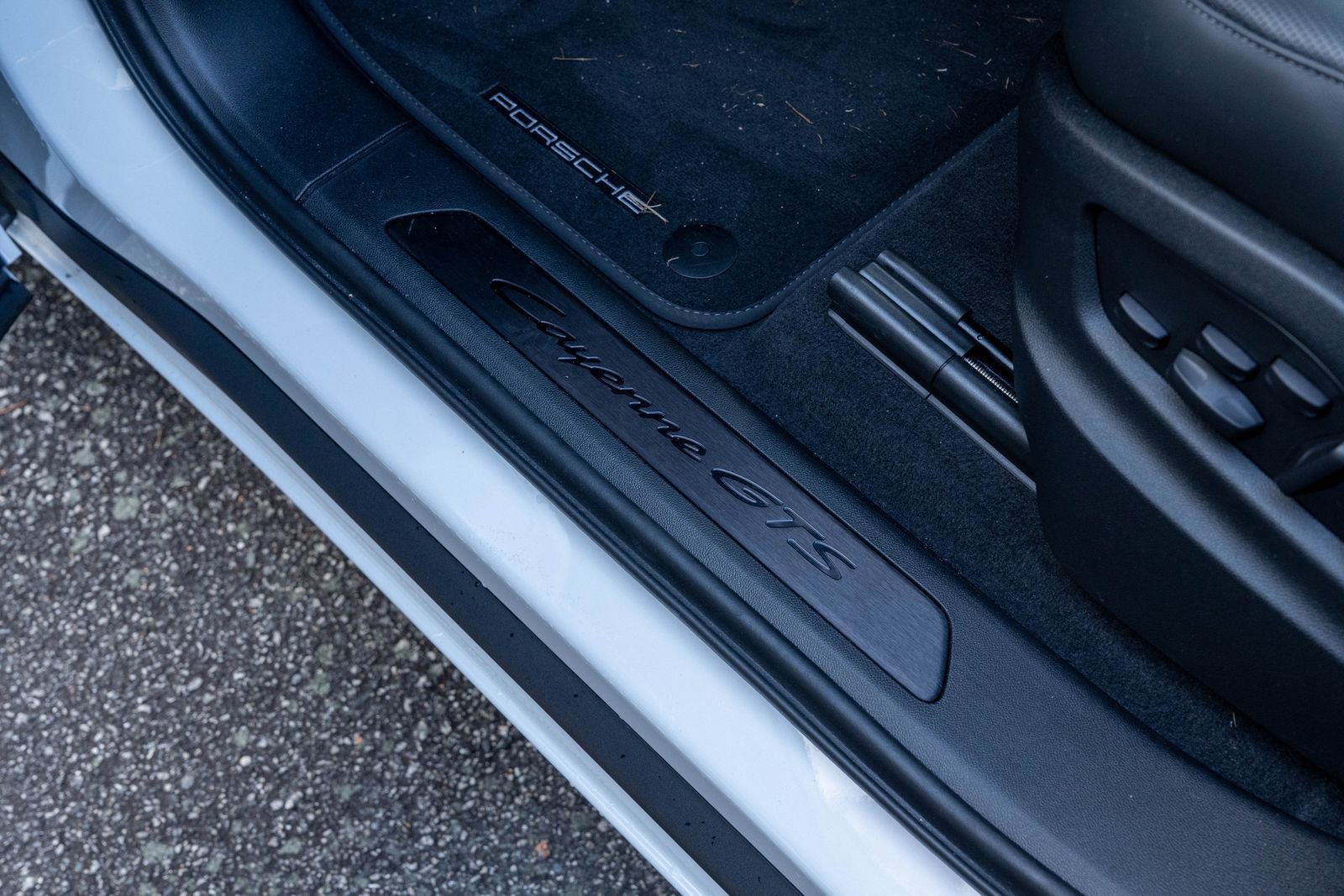 Certified 2025 Porsche Cayenne GTS image 23