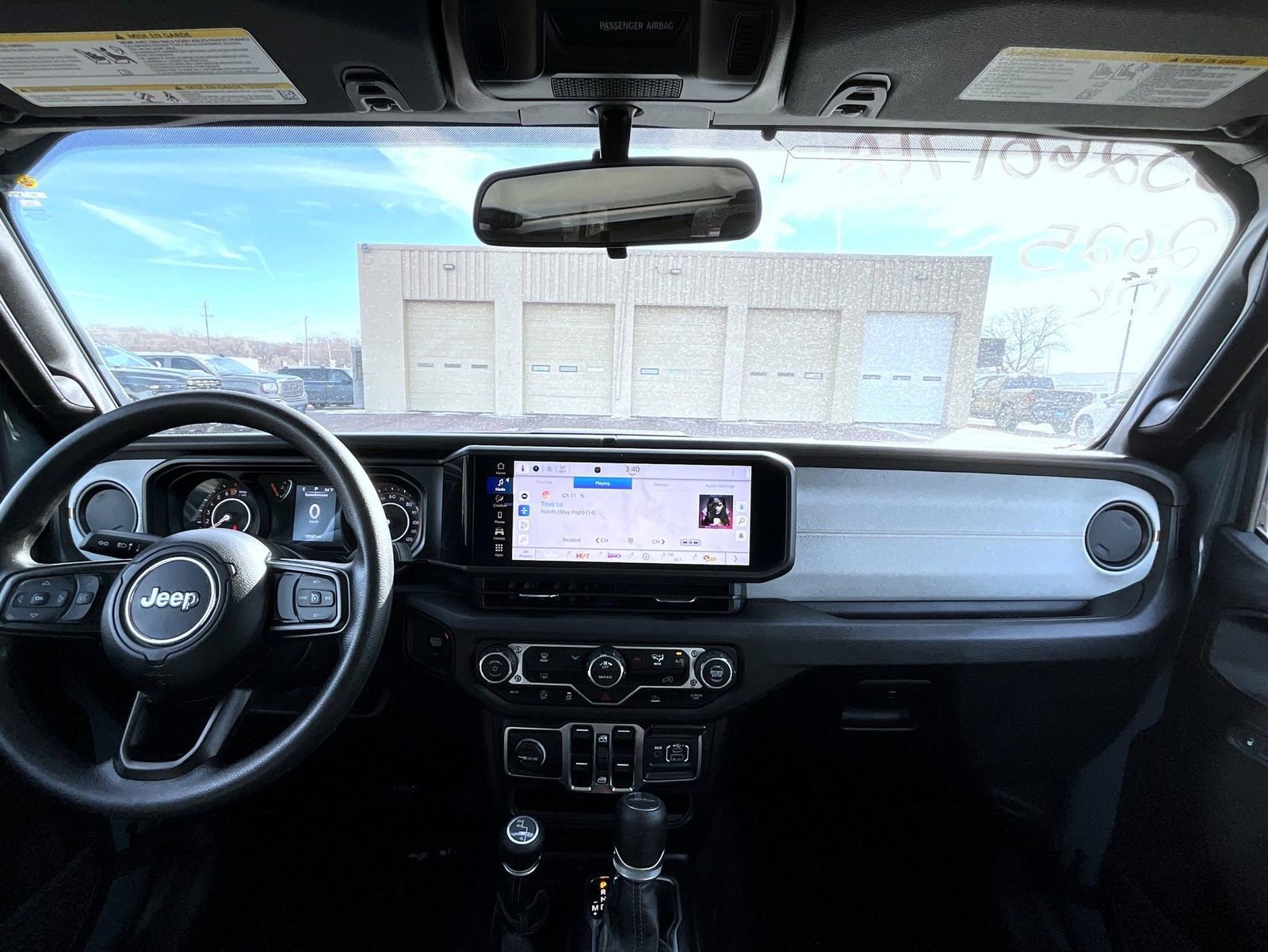 Used 2025 Jeep Gladiator Mojave AWD/4WD image 14