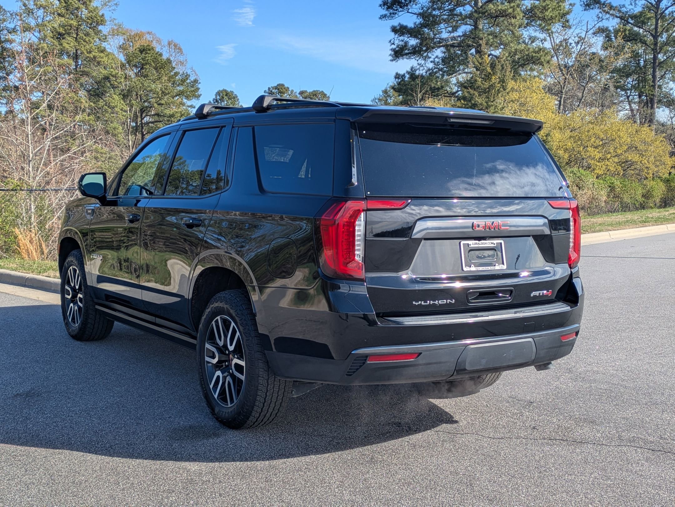 Used 2023 GMC Yukon AT4 image 7