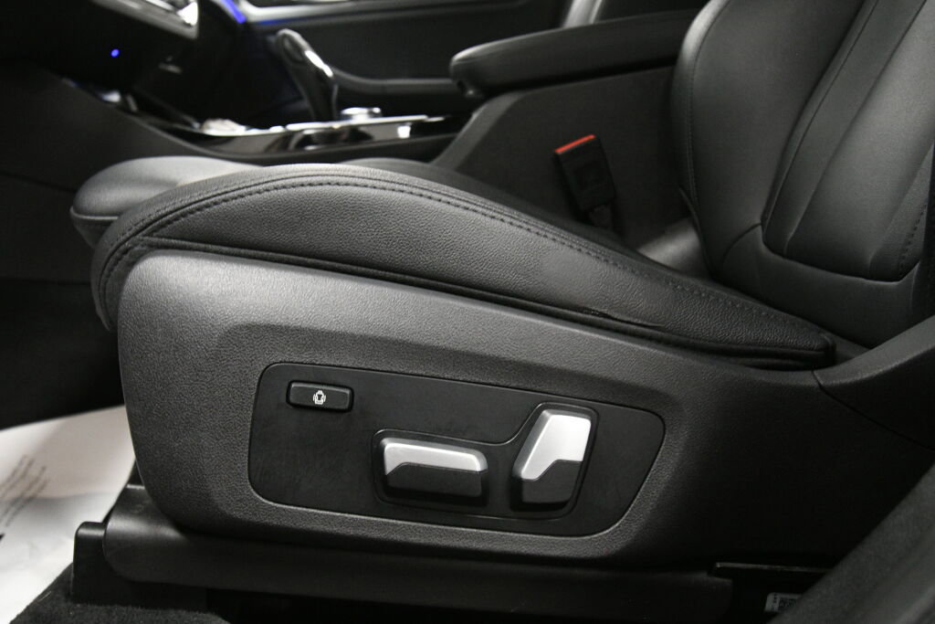 Used 2021 BMW X3 xDrive30i w/ Convenience Package (ZC2) image 11