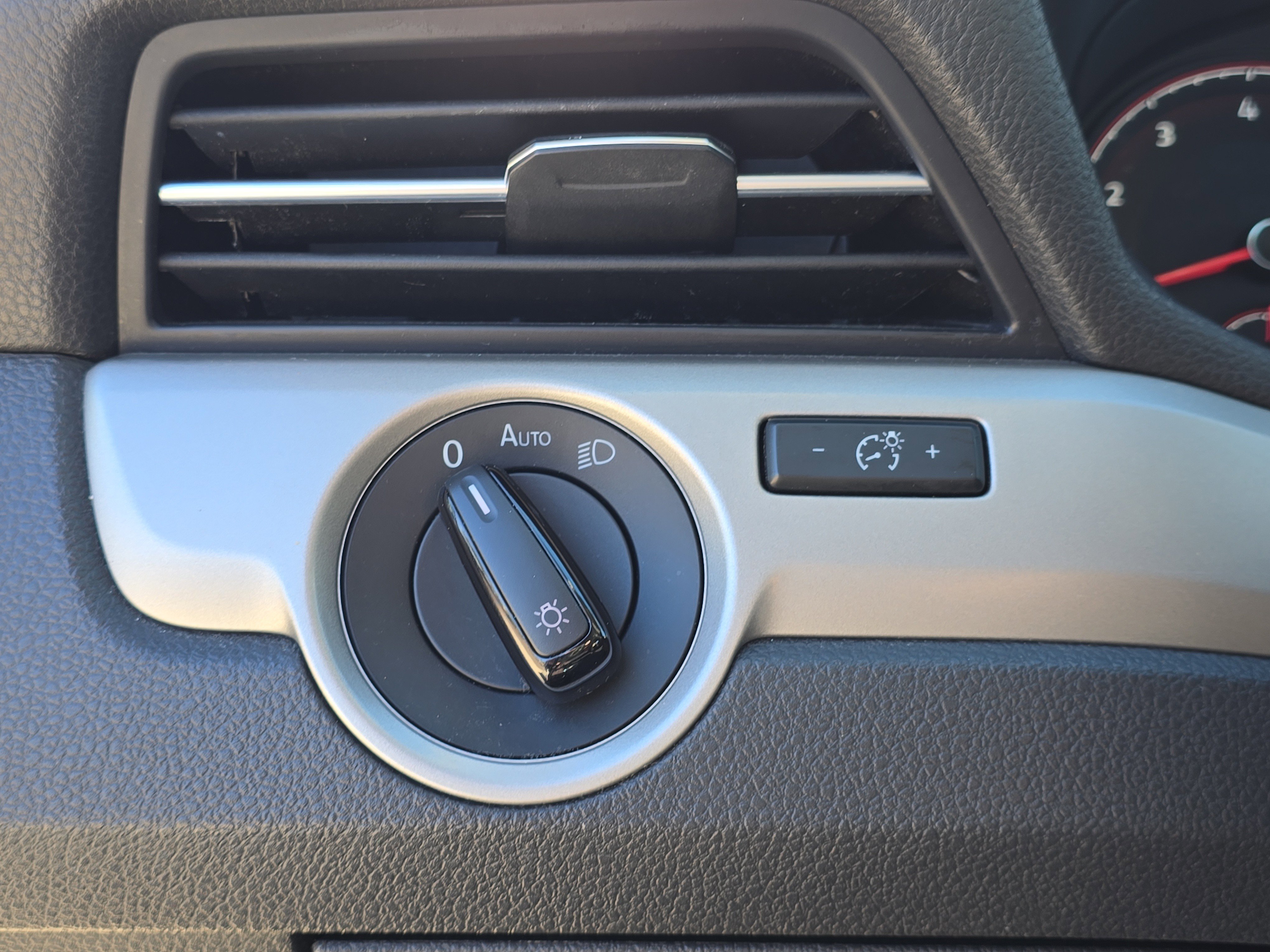 Used 2022 Volkswagen Passat 2.0T SE image 28