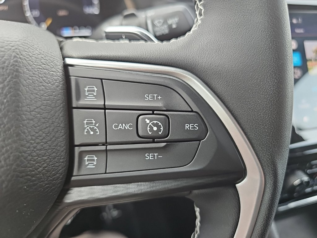 Certified 2025 Jeep Grand Cherokee L Altitude AWD/4WD image 30