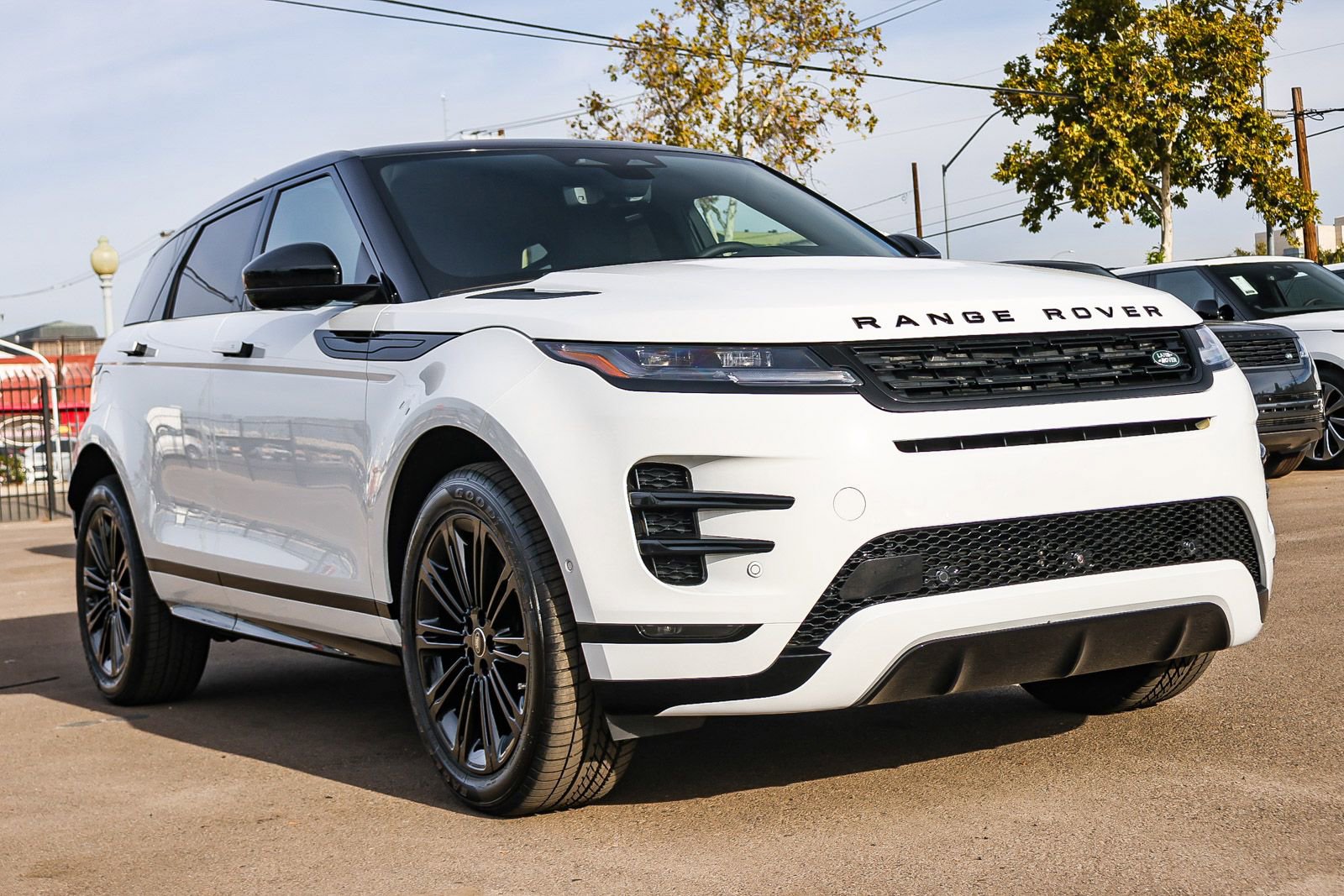 New 2026 Land Rover Range Rover Evoque Dynamic SE image 3
