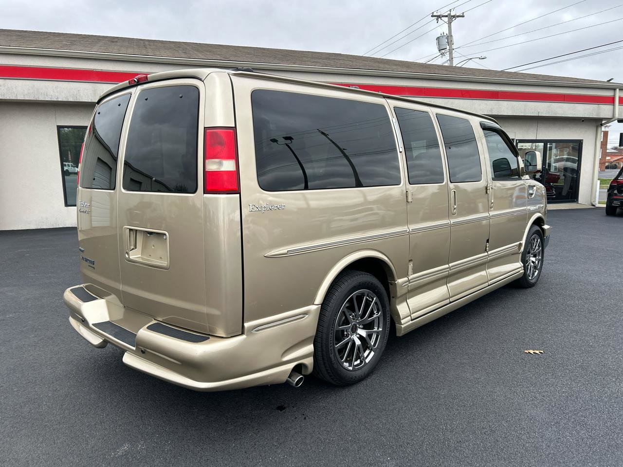 Used 2011 Chevrolet Express 1500 image 5