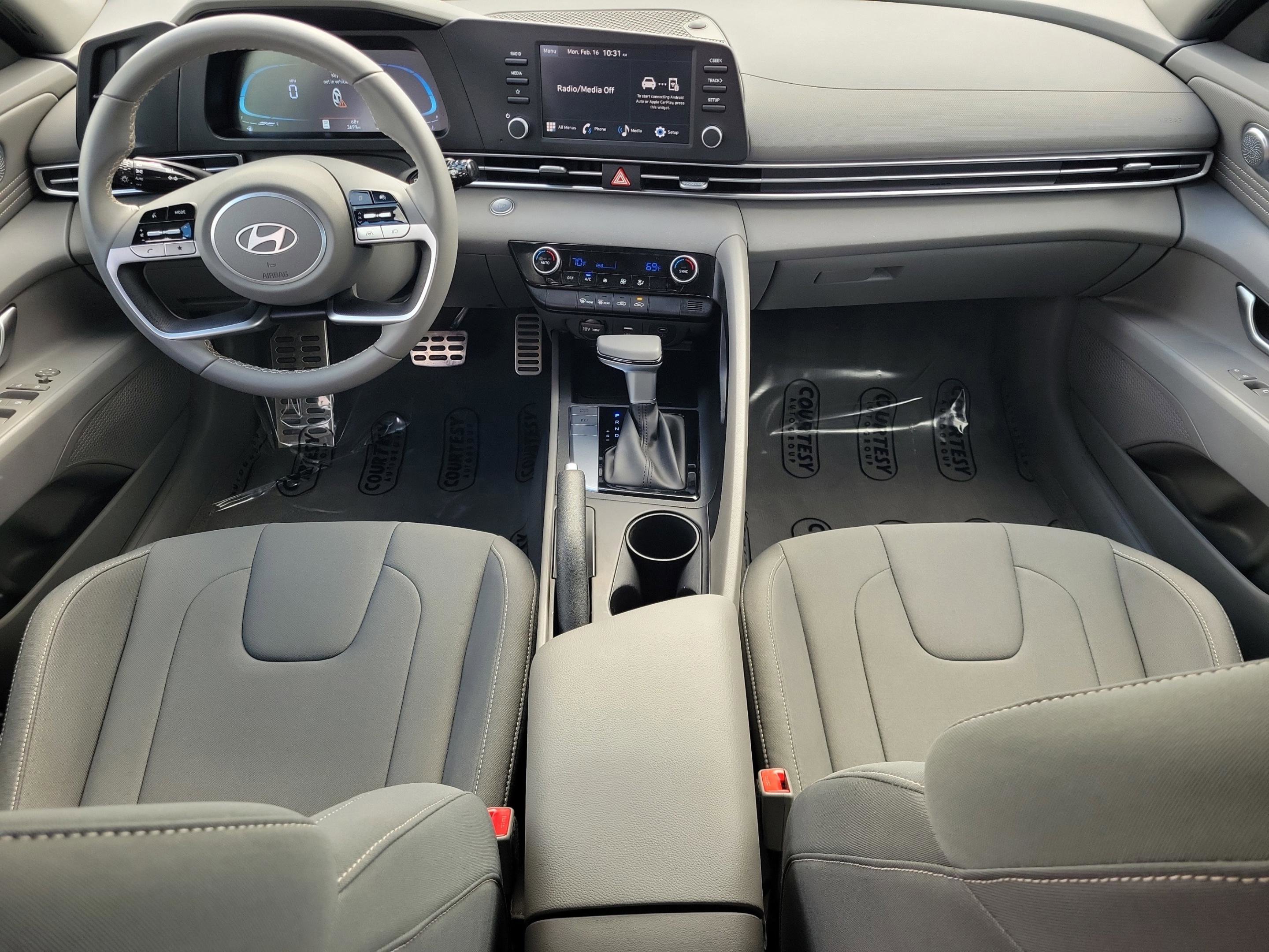 Certified 2025 Hyundai Elantra Sport image 13