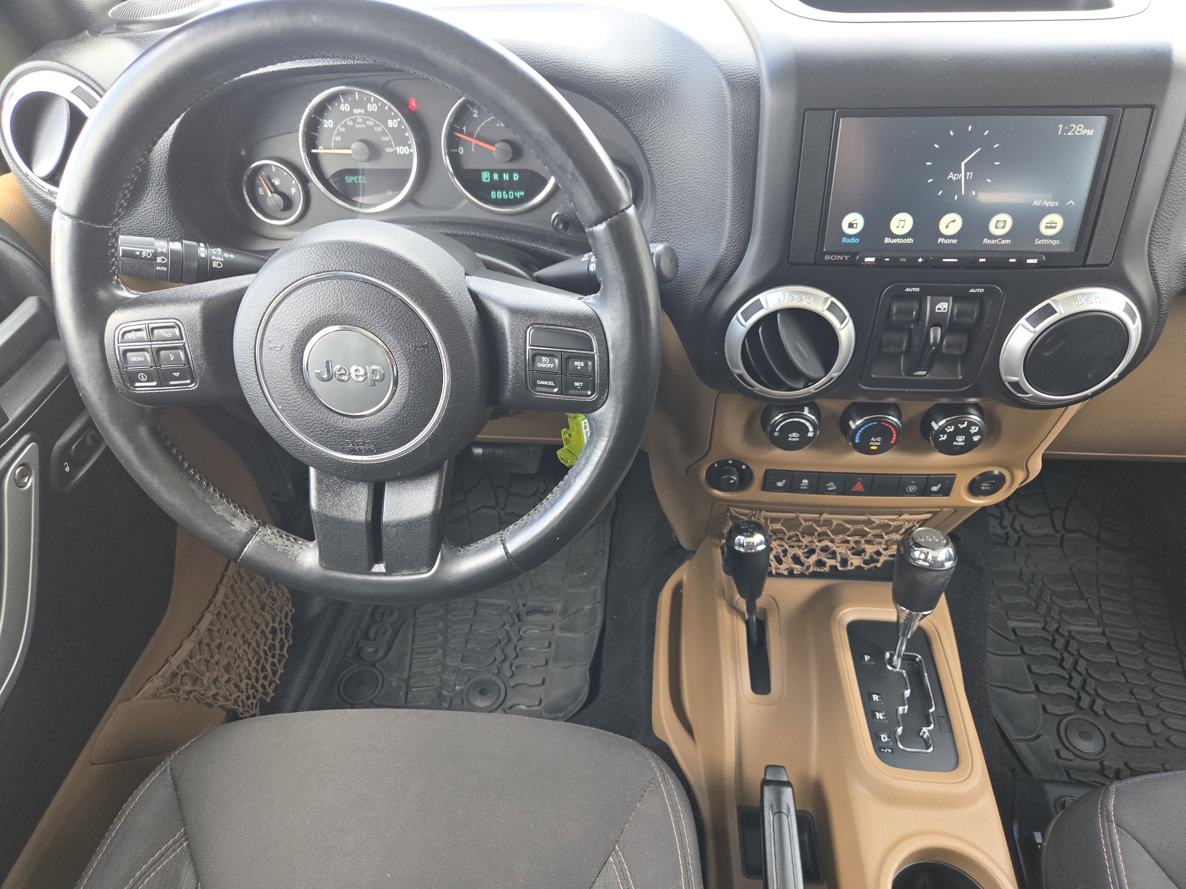 Used 2015 Jeep Wrangler Unlimited Sahara w/ Connectivity Group AWD/4WD image 25