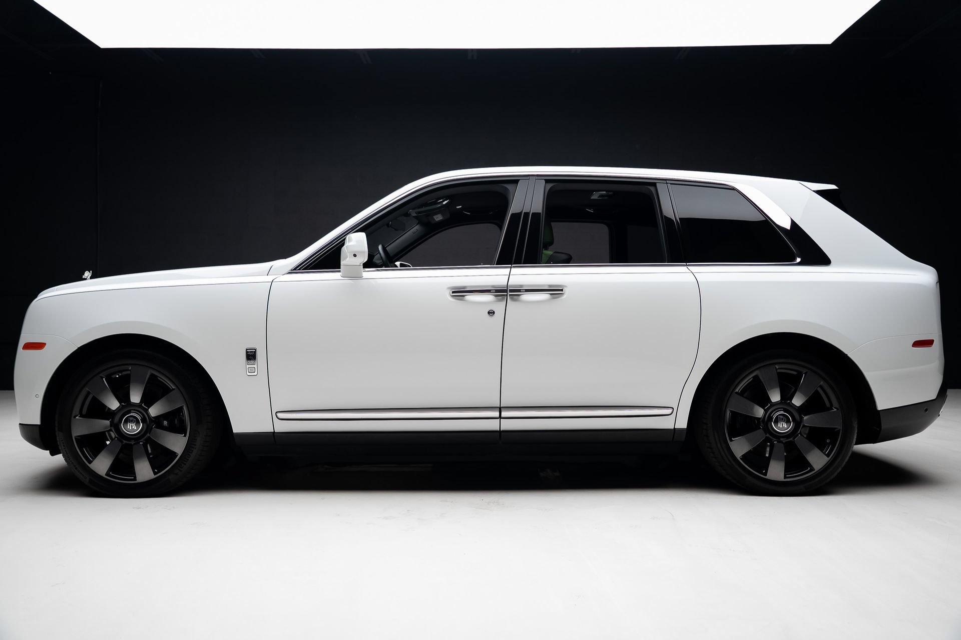 Used 2024 Rolls-Royce Cullinan w/ Cullinan Package AWD/4WD image 18