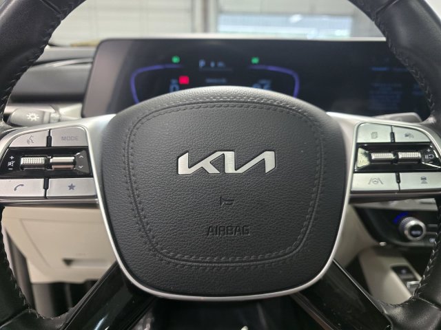 Used 2025 Kia Telluride S FWD image 11