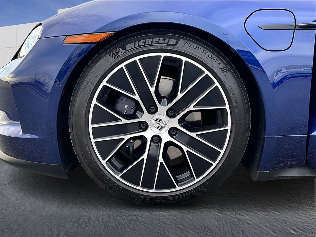 Used 2025 Porsche Taycan image 11