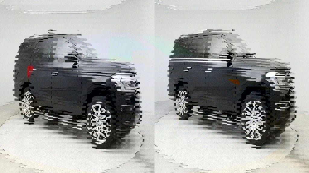 Used 2024 Ford Expedition Limited image 3