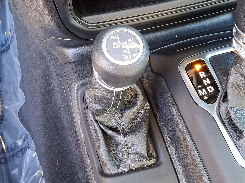 Used 2025 Jeep Wrangler Unlimited Sahara image 24