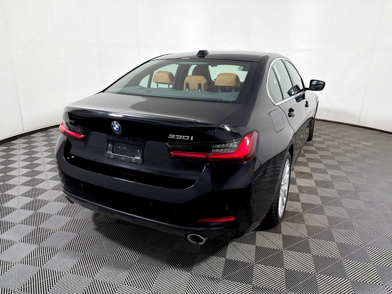 Used 2024 BMW 330i xDrive Sedan w/ Premium Package AWD/4WD image 6