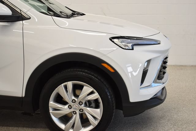 Used 2025 Buick Encore GX Preferred AWD/4WD image 13