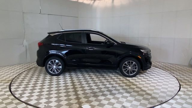 Used 2023 Buick Encore GX Select w/ Sport Touring Package FWD image 2