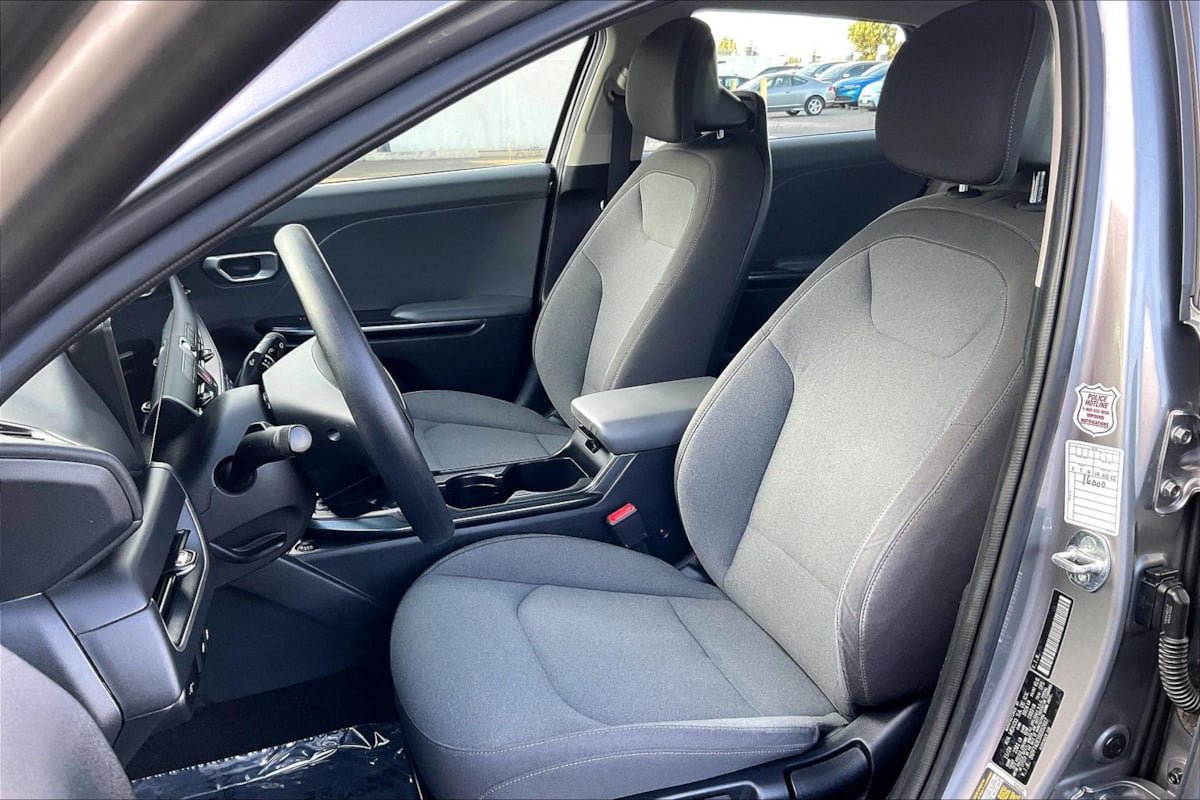 Used 2025 Kia K4 FWD image 22