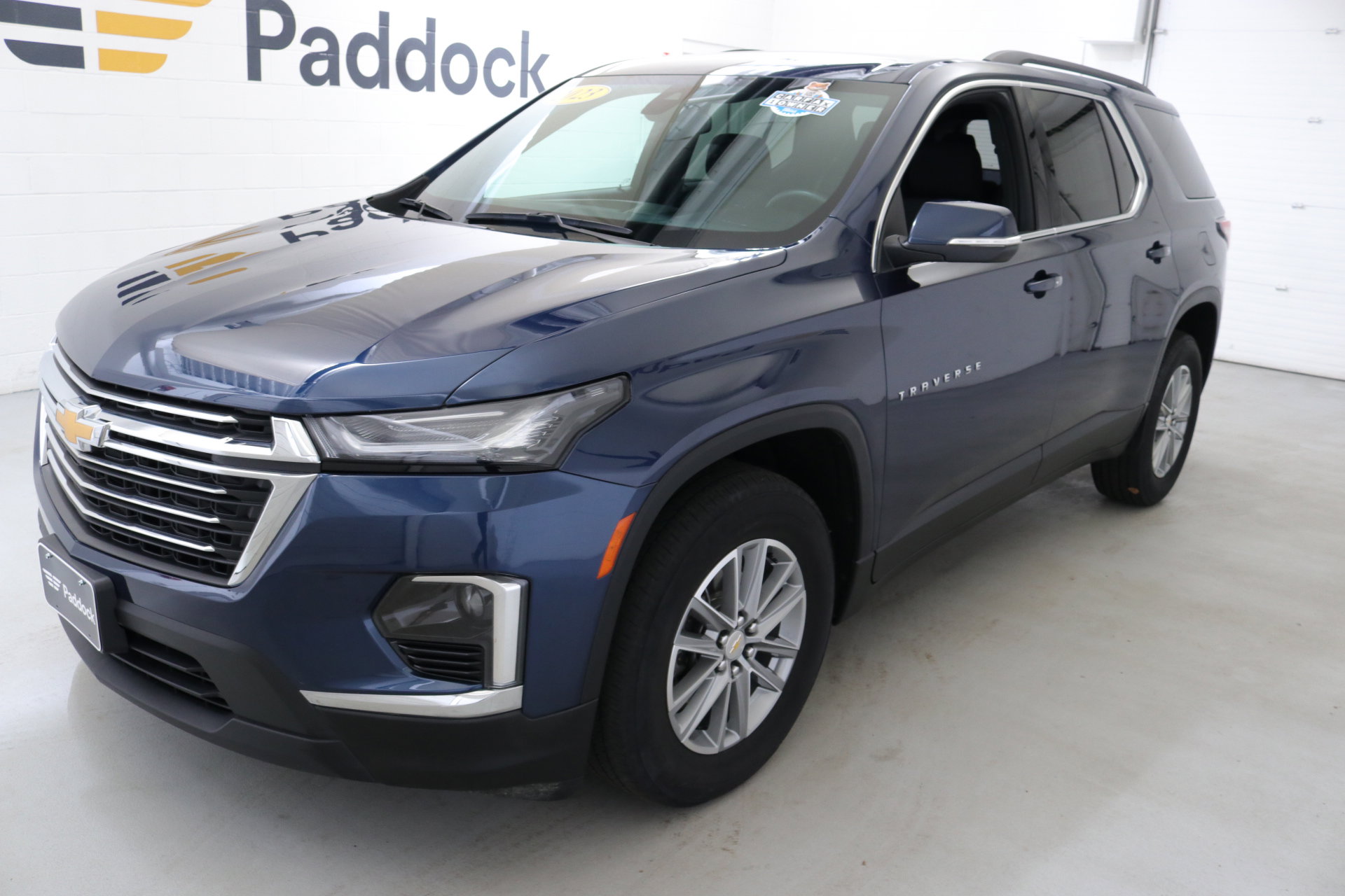 Used 2023 Chevrolet Traverse LT image 3