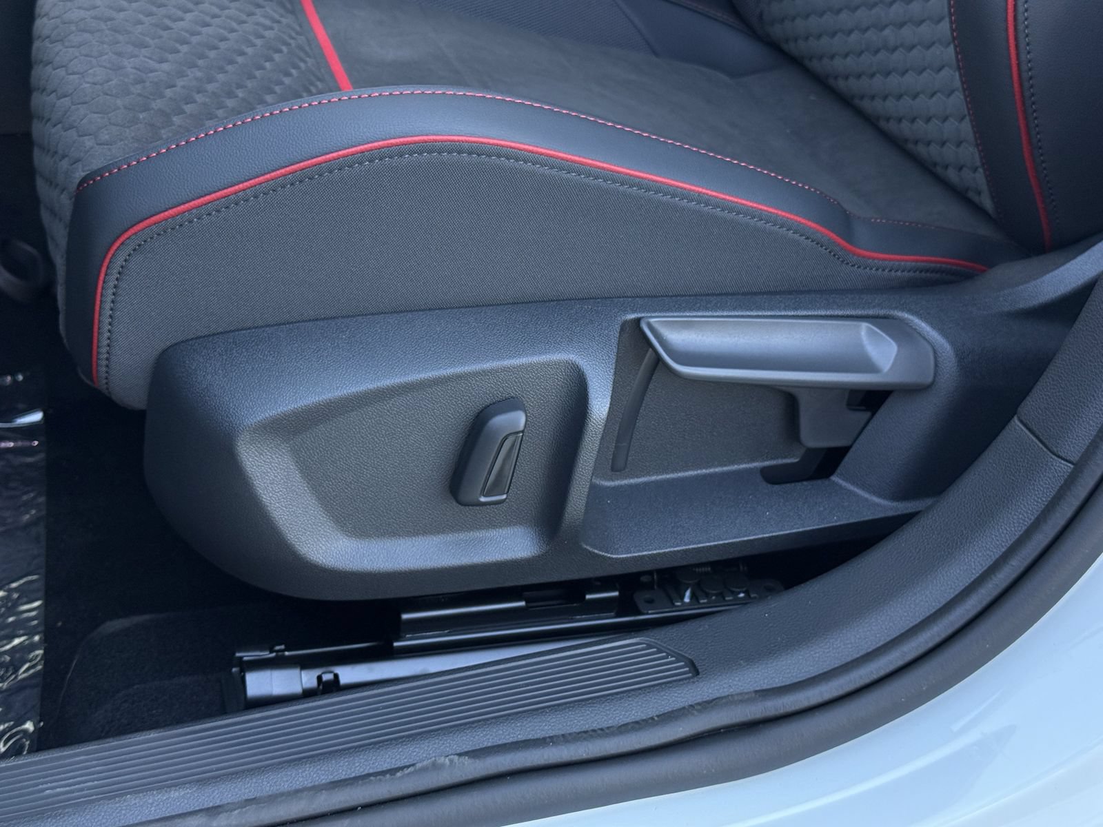 New 2026 Volkswagen GTI SE FWD image 24