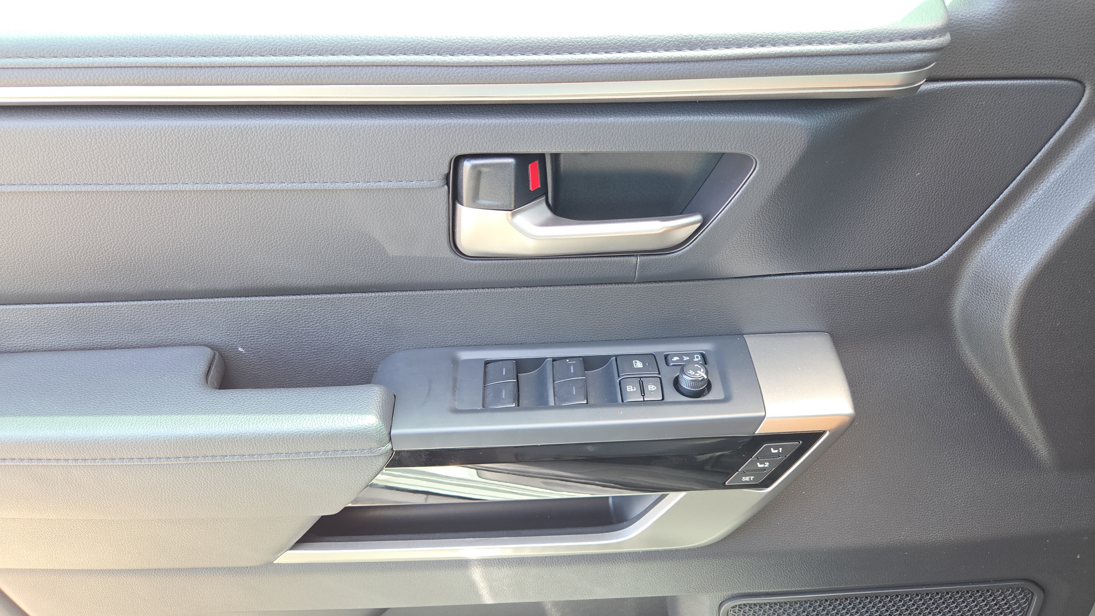 Certified 2025 Toyota Tundra Limited AWD/4WD image 17