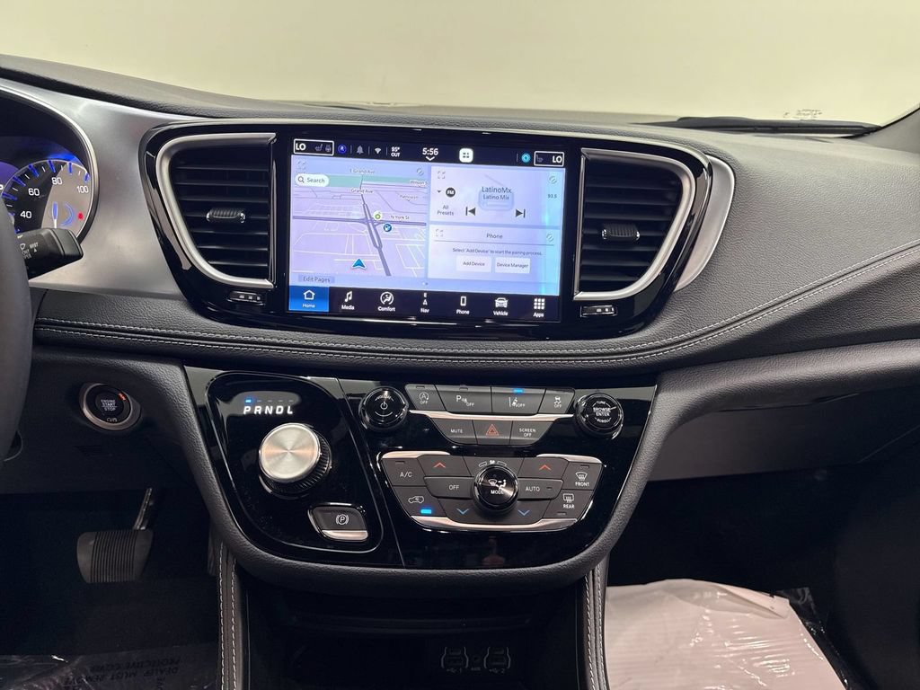 Used 2025 Chrysler Pacifica Limited FWD image 14