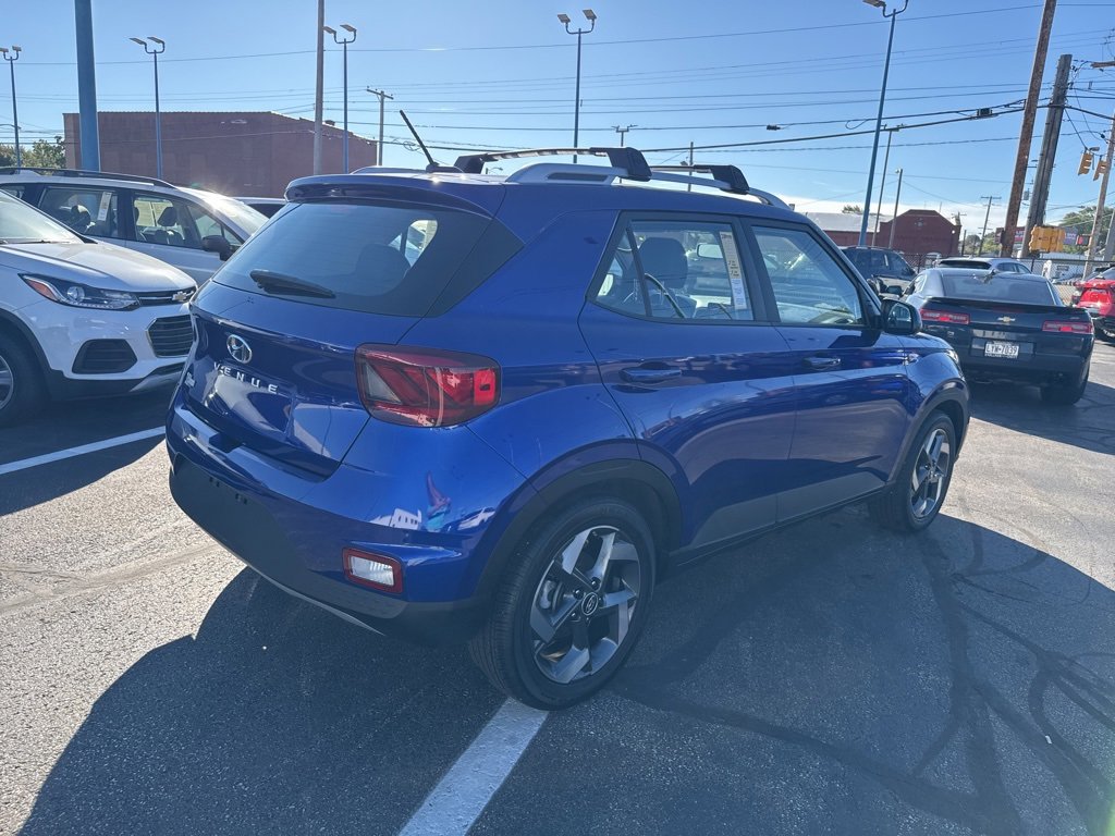 Used 2023 Hyundai Venue Limited image 7