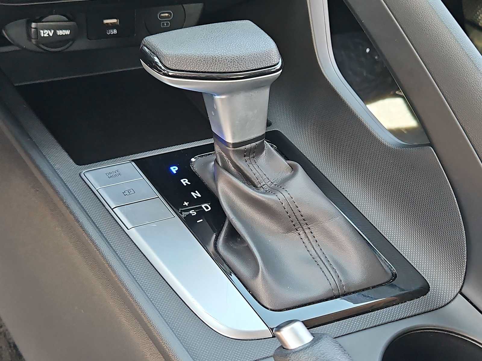 Certified 2024 Hyundai Elantra SEL FWD image 32