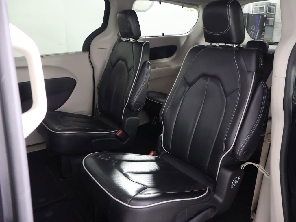Used 2023 Chrysler Pacifica Limited image 32