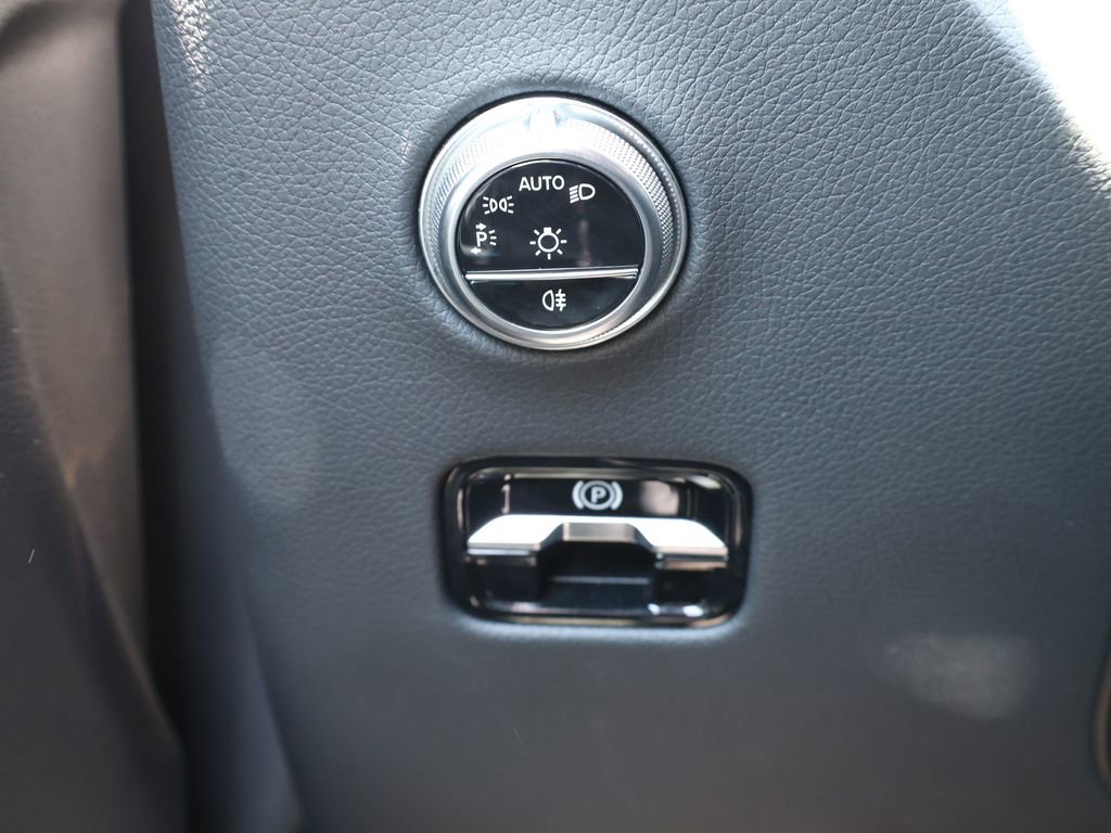 Used 2024 Mercedes-Benz GLC 300 image 31