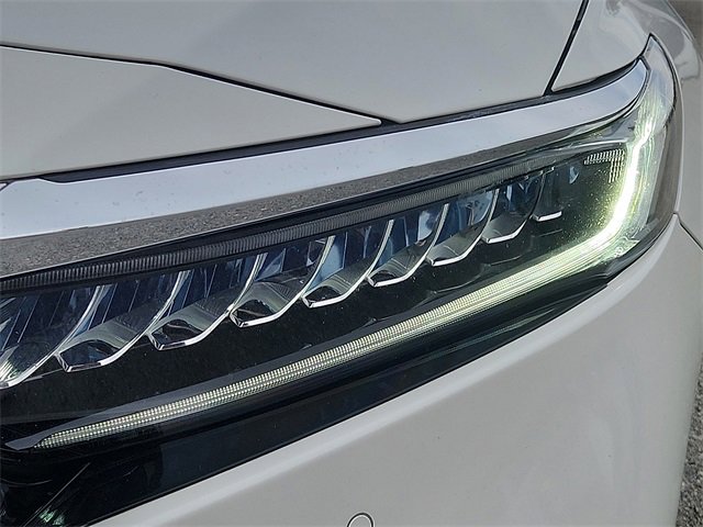 Used 2018 Honda Accord Touring image 9