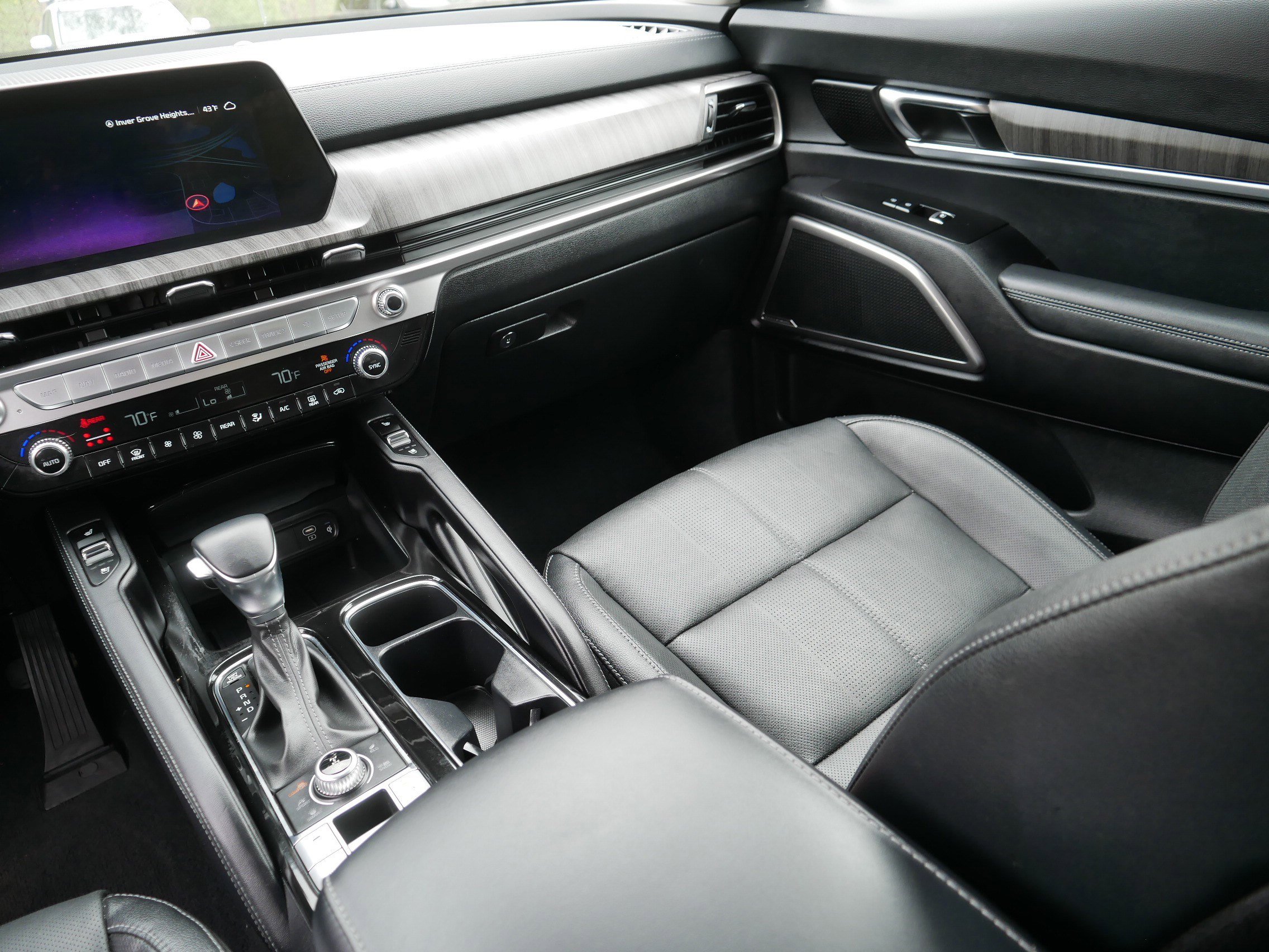 Used 2024 Kia Telluride EX w/ EX Captain's Chair Package AWD/4WD image 11
