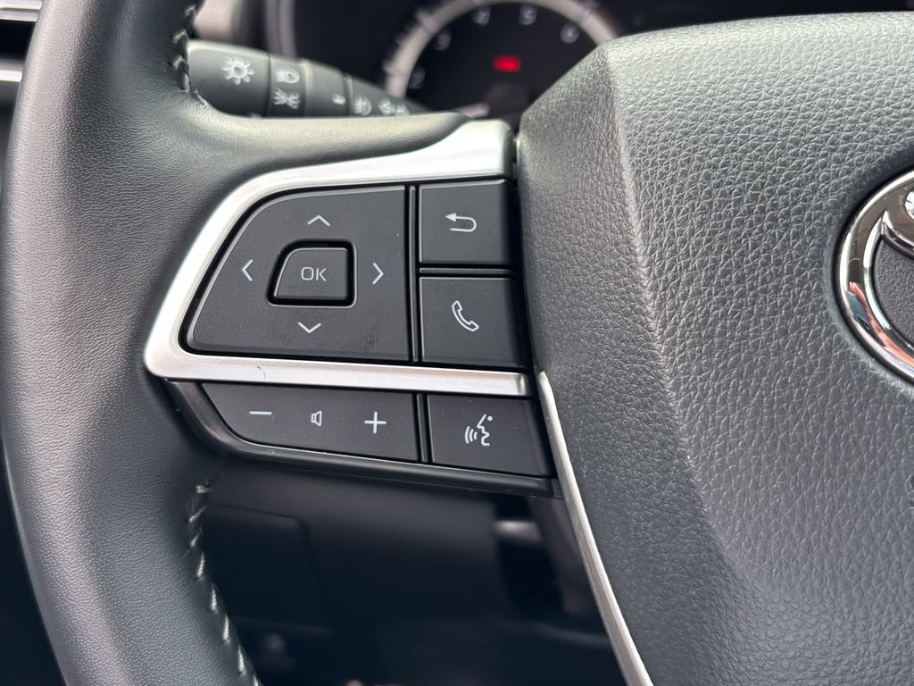 Used 2025 Toyota Highlander LE AWD/4WD image 26