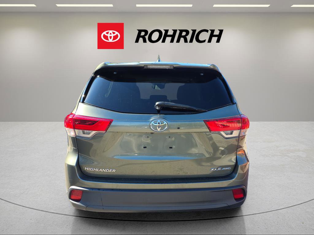 Used 2017 Toyota Highlander XLE w/ Carpet Mat Package AWD/4WD image 5