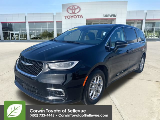 Used 2024 Chrysler Pacifica Touring-L FWD image 7