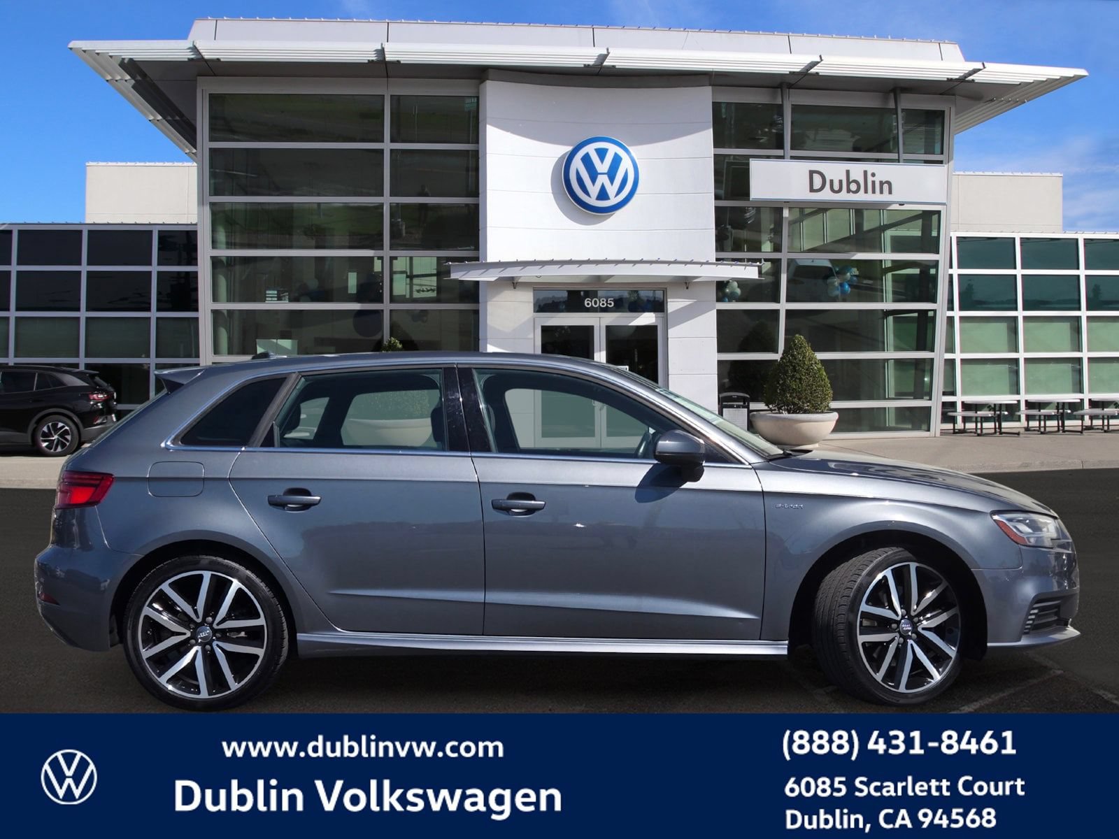 Used 2018 Audi A3 e-tron Premium Plus w/ Technology Package FWD image 3