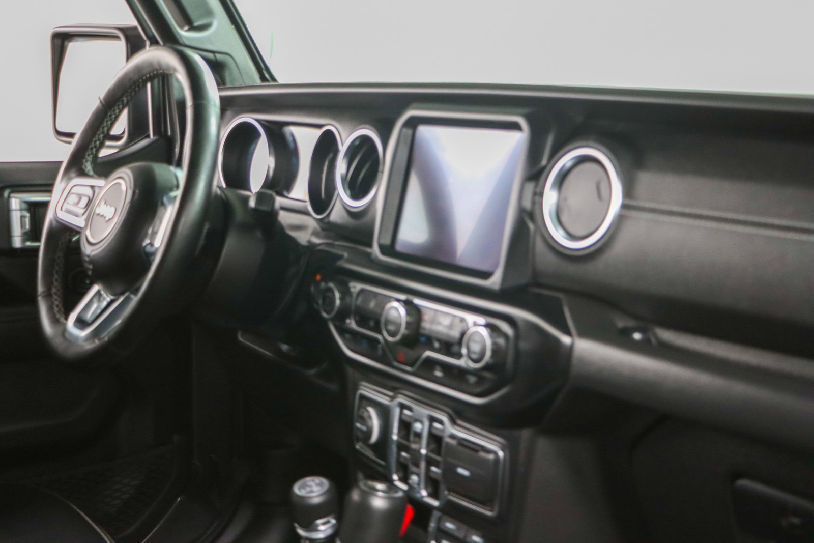 Used 2022 Jeep Wrangler Unlimited Sahara w/ Cold Weather Group image 27