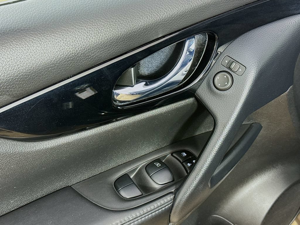 Used 2020 Nissan Rogue Sport SV AWD/4WD image 20