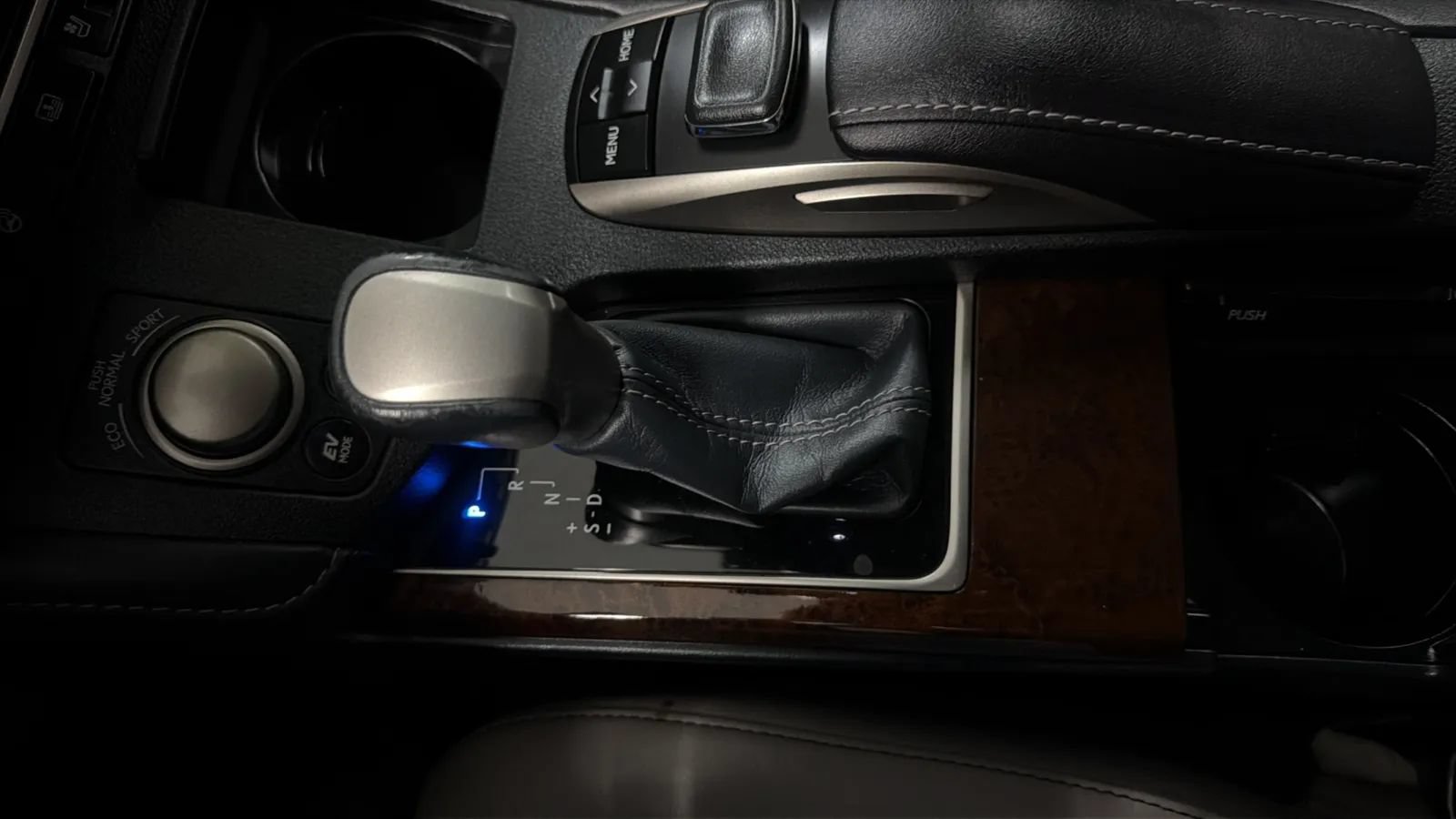 Used 2016 Lexus ES 300h w/ Luxury Package w/Wood Trim FWD image 12