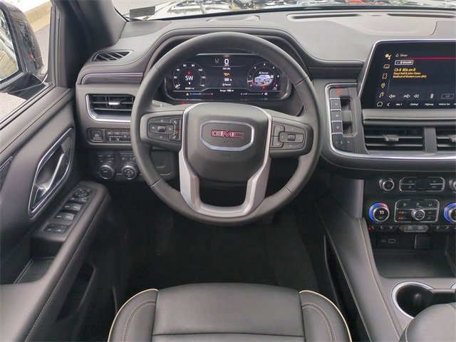 Used 2024 GMC Yukon SLT w/ SLT Luxury Package image 16