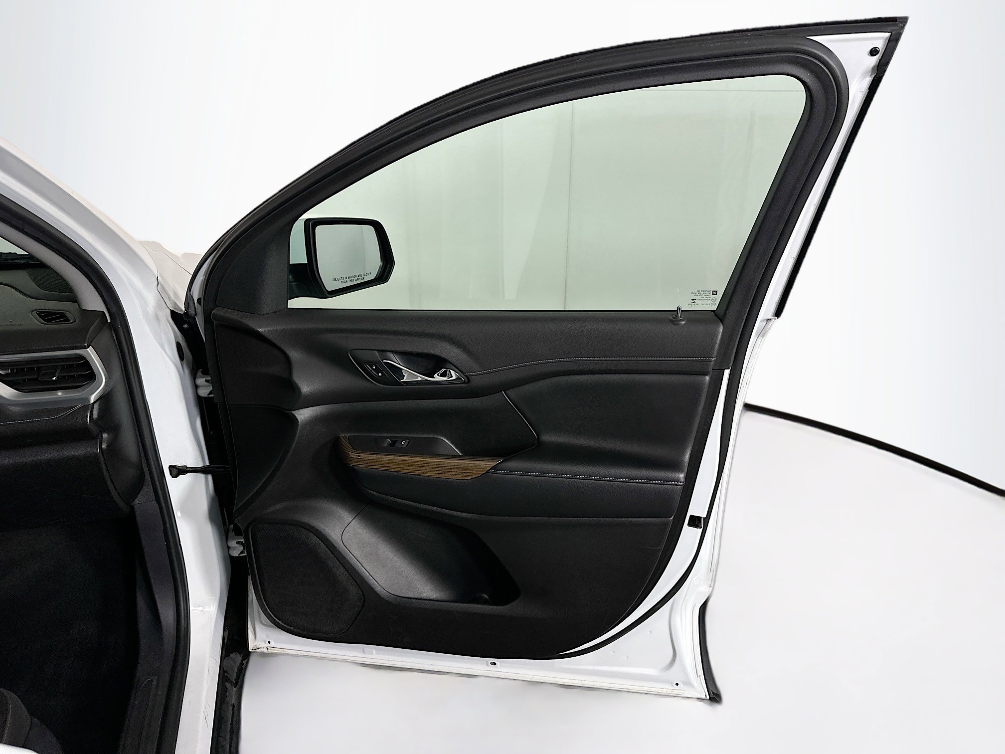 Used 2019 GMC Acadia SLE image 32