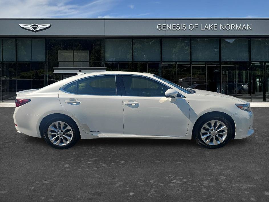 Used 2015 Lexus ES 300h w/ Navigation System Package FWD image 4