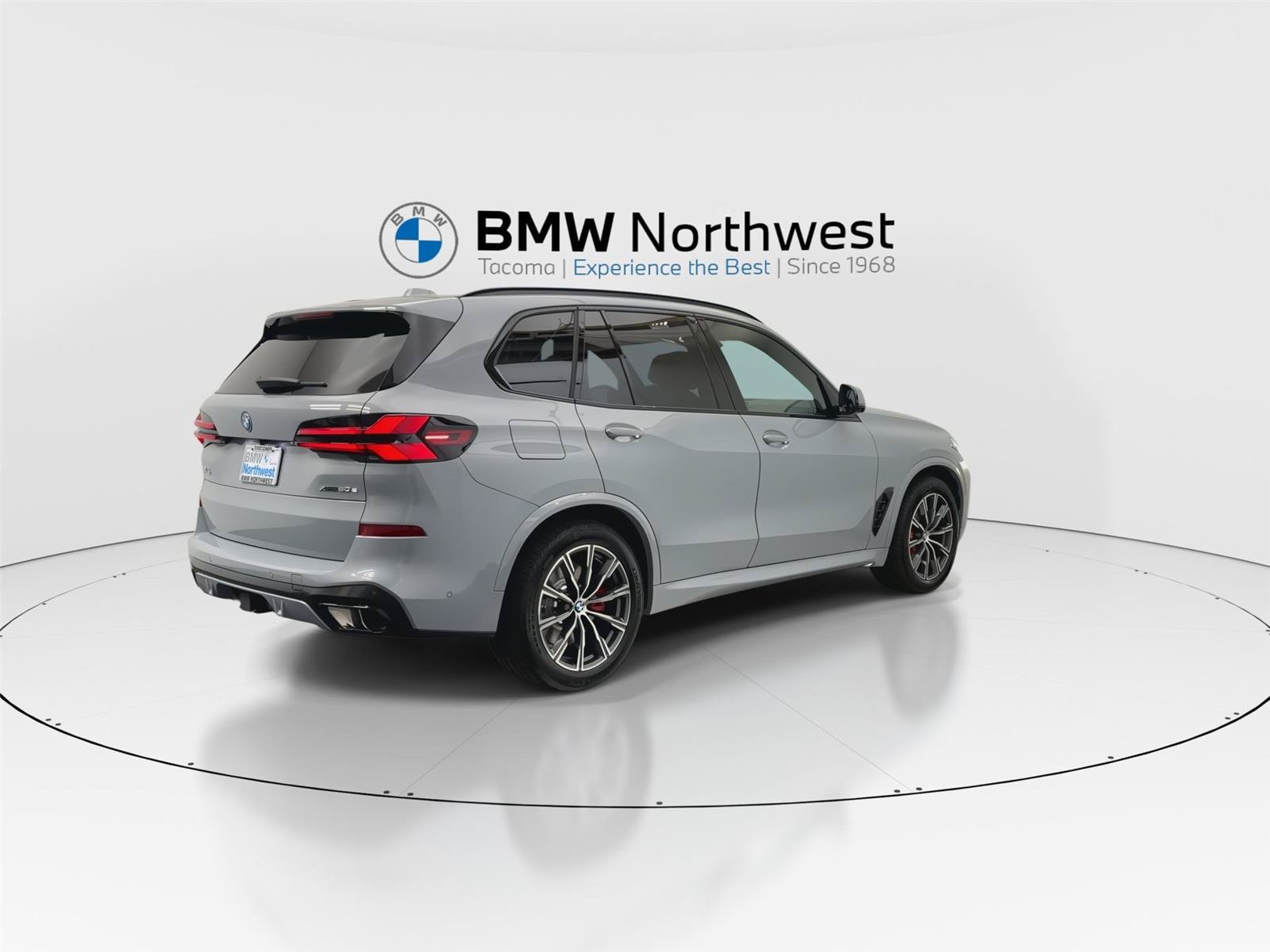 New 2026 BMW X5 xDrive50e w/ M Sport Package AWD/4WD image 3