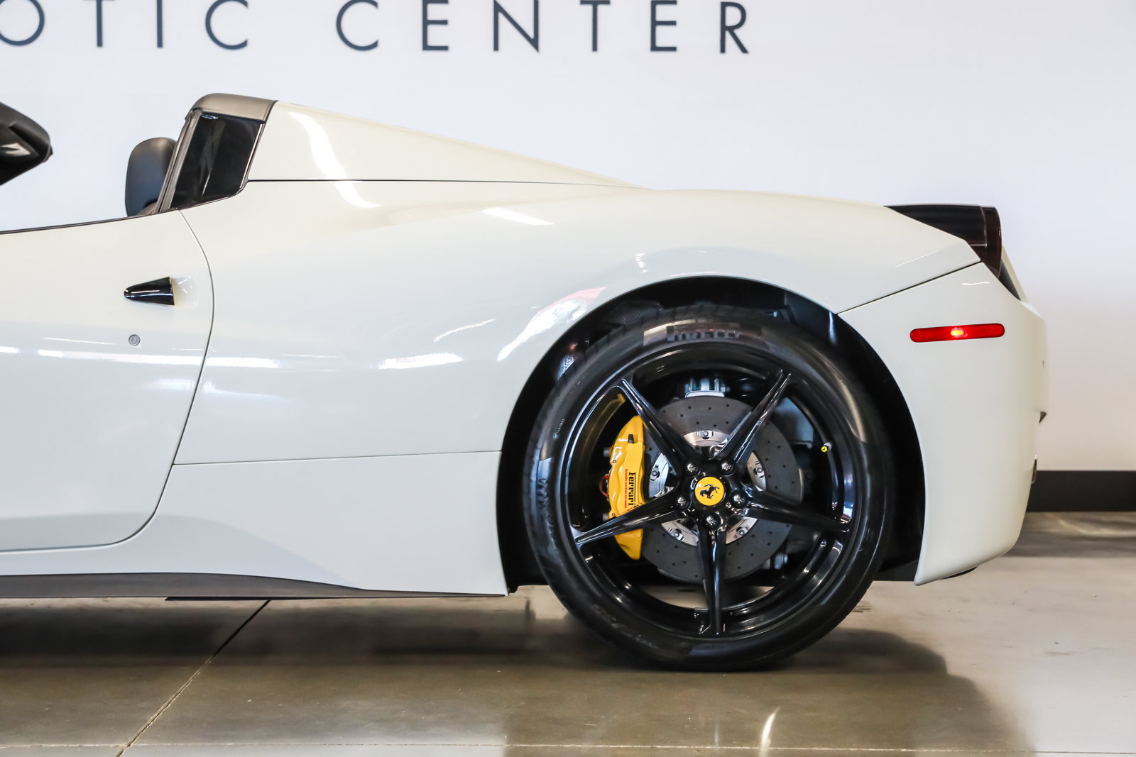 Used 2013 Ferrari 458 Spider RWD image 18