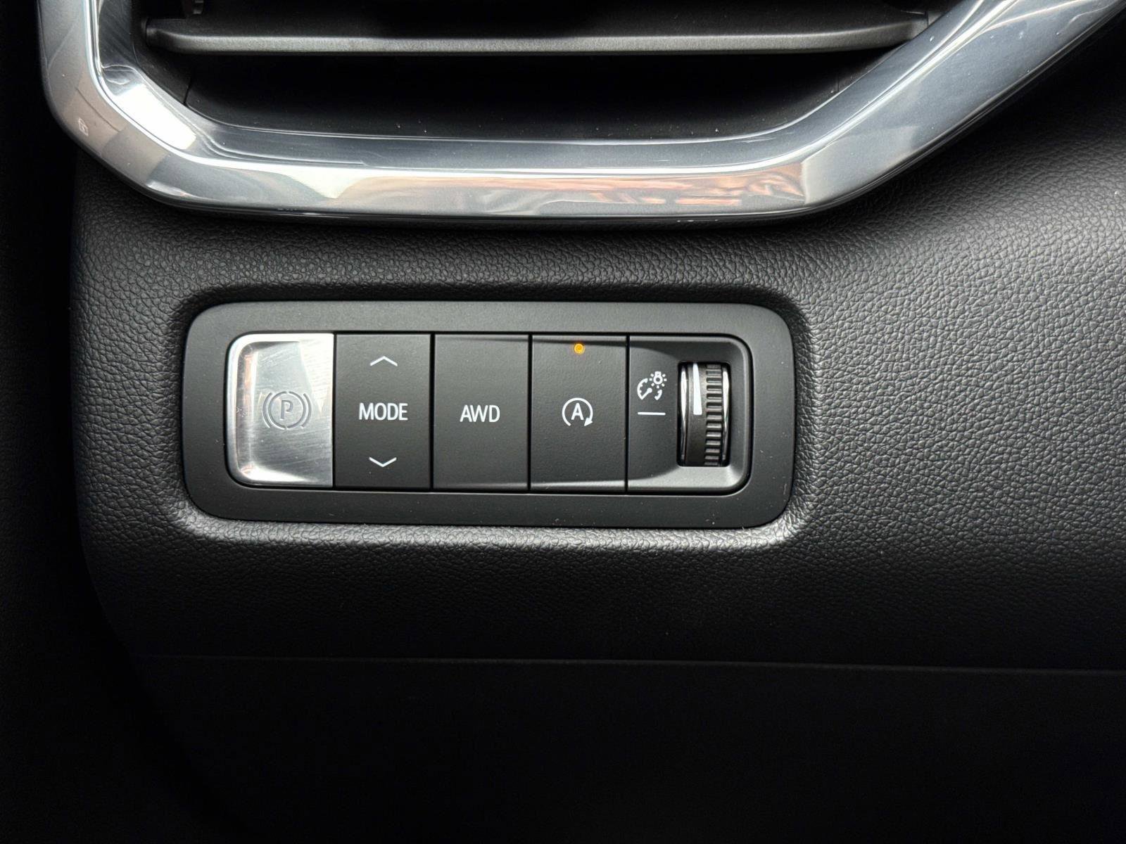 Used 2025 GMC Acadia Elevation image 12
