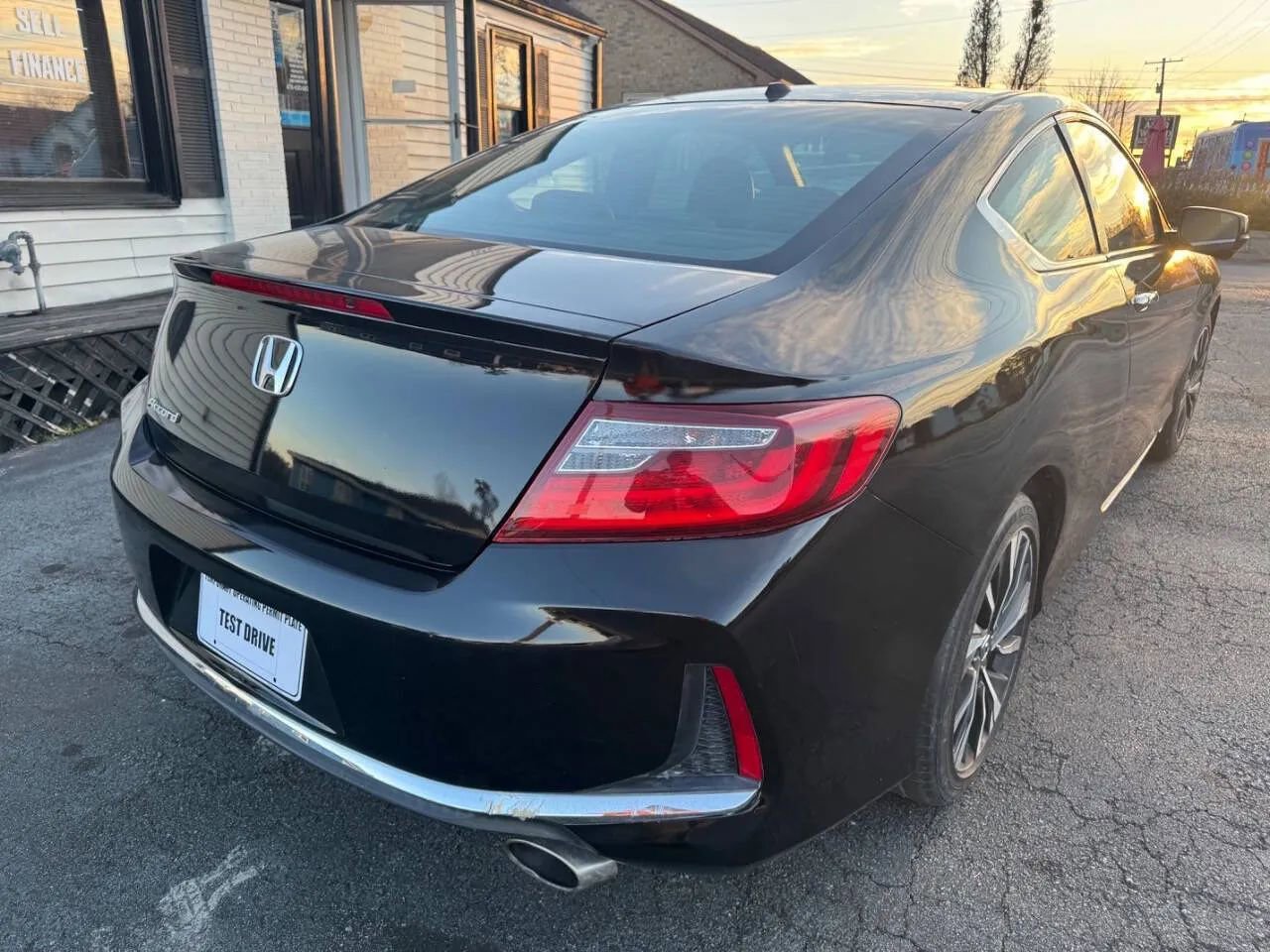 Used 2017 Honda Accord EX-L image 9